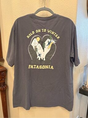 Patagonia "Hold On To Winter" Gray Skiing Graphic Regular Fit T-Shirt Size Large